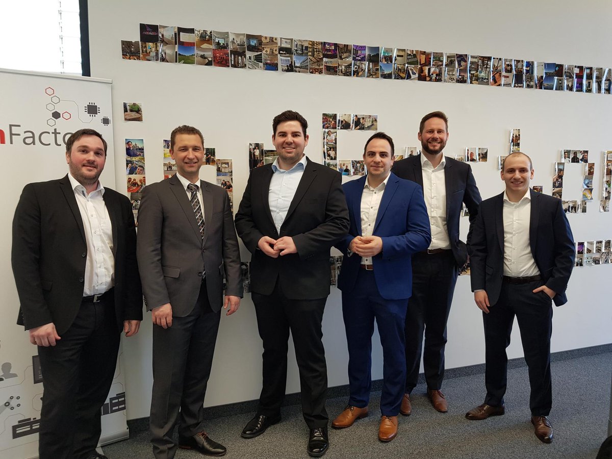 innFactoryGmbH's tweet image. Die Verträge mit der VR Bank Rosenheim sind unterschrieben. Unser RoboAdvisor für VR Banken @artificialLaura kann heute Abend starten! #Baufinanzierung40 #DigitaleBaufinanzierung