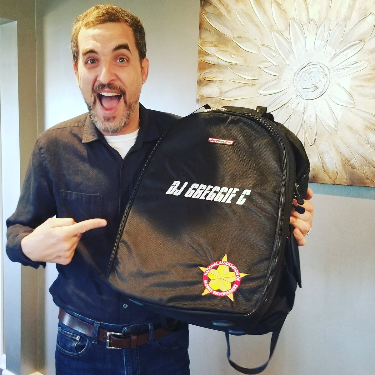djentschool's tweet photo. My awesome new backpack, compliments of my friends @nameentertainers Not only do they provide mobile entertainers with insurance that gives peace of mind, But they're also pretty good at putting a smile on my face. ๐
#mobiledj #mobileentertainer #djinsurance #djing @DJGreggieC https://t.co/HSPrTbPSFu