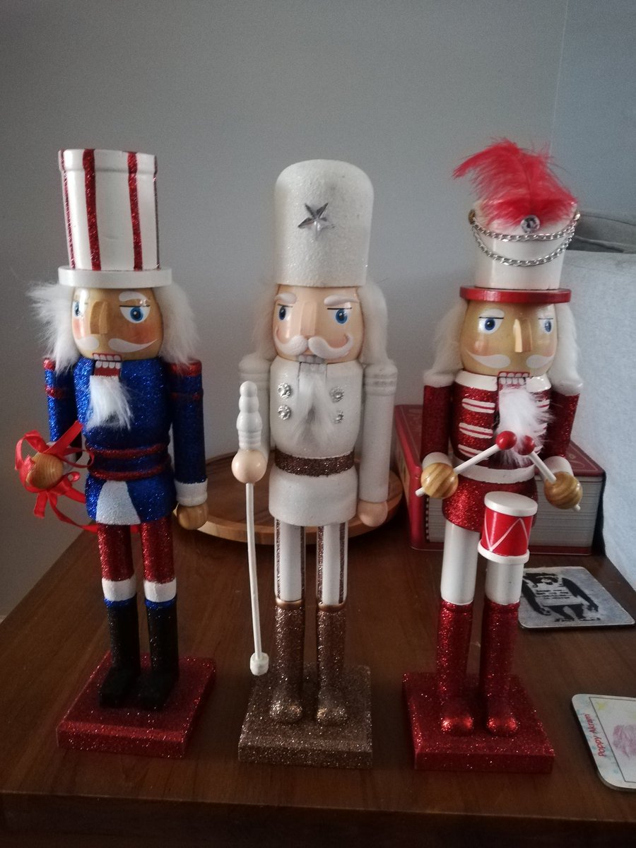 Poppysmammy's tweet photo. #saveyshopper #nutcracker so up town bit of random shopping £1 each #christmas #bargins #salesshopper #houseoffrazer #dealoftheday #mammadidgood #sales #shopping #london #amsterdam #barginbrits #christmascameearly #savymammy #discounts #parenting #mummy #mums #savingthemoney https://t.co/2jSdTHdL1G