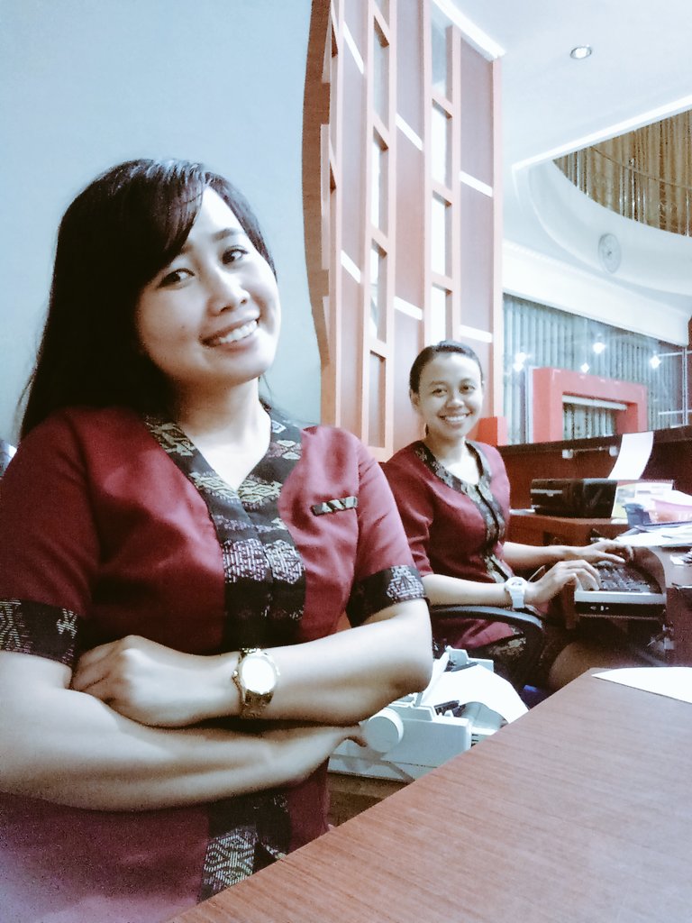 vselvianney's tweet photo. saat yang lain bisa cari jodoh kita masih sibuk memperkaya diri 😂😂😁 https://t.co/ywFEQ6aAdA
