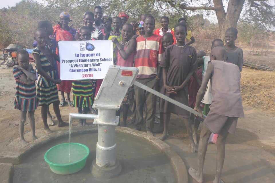 ProspectSch181's tweet image. Last year’s fifth graders read “A Long Walk to Water” by @LindaSuePark and with encouragement from their teachers and the Koziel family, raised enough money for a well in South Sudan. Prospect School is forever connected to the village of Abyei-Cok! #GRA17 @WaterforSoSudan