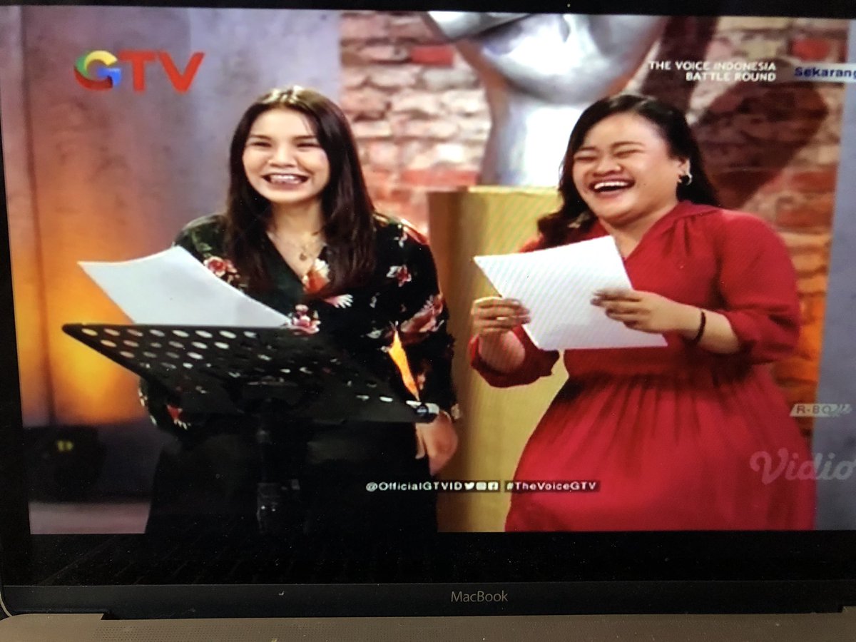 Anggun_Cipta's tweet photo. Streaming #TheVoice ✌🏽 #BattleRound https://t.co/zeA8MOG0Qw