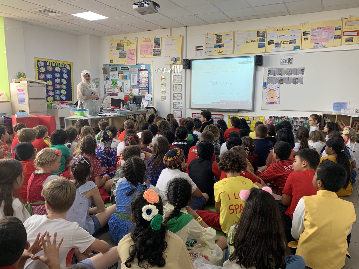 GISPYPG3's tweet image. @GCSPYPG3 are very excited to welcome @HOTI_GCSc Ms Sanjeera to speak to us about hardware &amp;amp; software as we find out about different types of technology #behappybegcs #inquiry #HowWeOrganiseOurselves