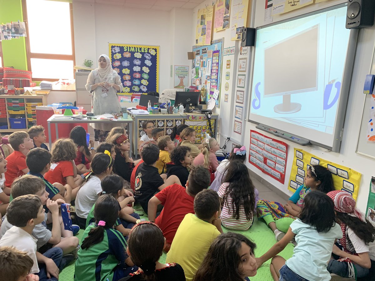 GISPYPG3's tweet image. @GCSPYPG3 are very excited to welcome @HOTI_GCSc Ms Sanjeera to speak to us about hardware &amp;amp; software as we find out about different types of technology #behappybegcs #inquiry #HowWeOrganiseOurselves