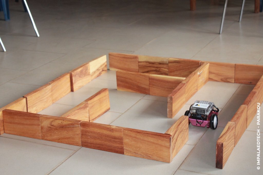 ImpalaEdTech's tweet image. 4è jour #ImpalaEdTech #Parakou : ce matin, il est question d&apos;écrire un #code qui va permettre au #mBot de sortir d&apos;un #labyrinthe.

#EdTech #DigitalSkills #BeninNumerique #wasexo #sdg4 #sdg5 #Tech4Dev #DigitalLiteracy #21centuryskills