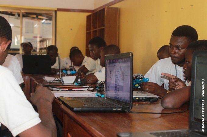 ImpalaEdTech's tweet image. 4è jour #ImpalaEdTech #Parakou : ce matin, il est question d&apos;écrire un #code qui va permettre au #mBot de sortir d&apos;un #labyrinthe.

#EdTech #DigitalSkills #BeninNumerique #wasexo #sdg4 #sdg5 #Tech4Dev #DigitalLiteracy #21centuryskills