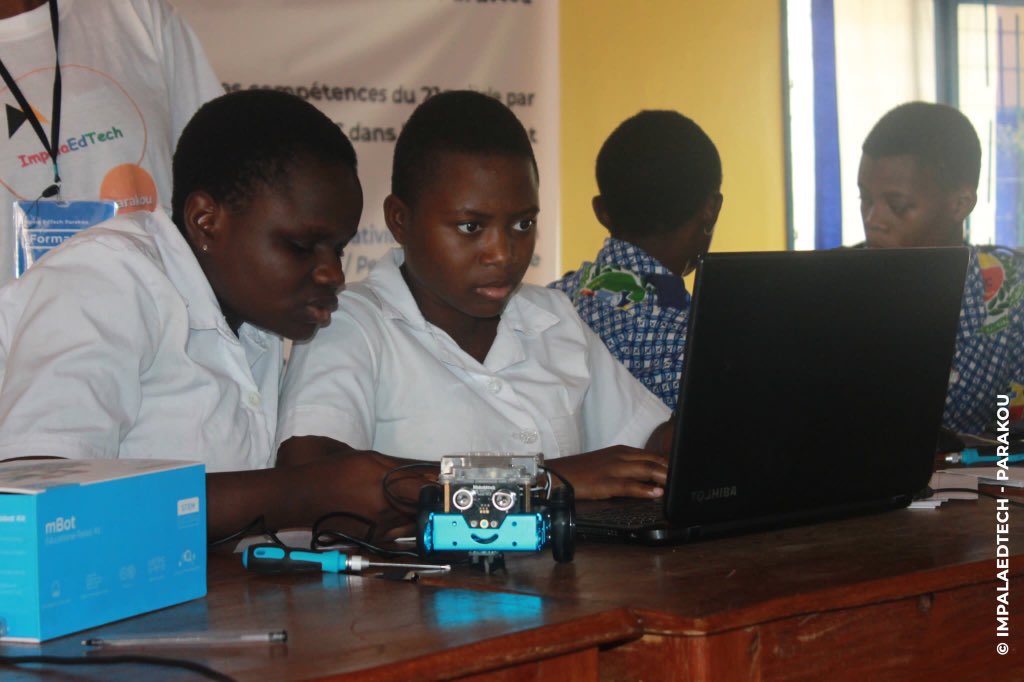 ImpalaEdTech's tweet image. 4è jour #ImpalaEdTech #Parakou : ce matin, il est question d&apos;écrire un #code qui va permettre au #mBot de sortir d&apos;un #labyrinthe.

#EdTech #DigitalSkills #BeninNumerique #wasexo #sdg4 #sdg5 #Tech4Dev #DigitalLiteracy #21centuryskills