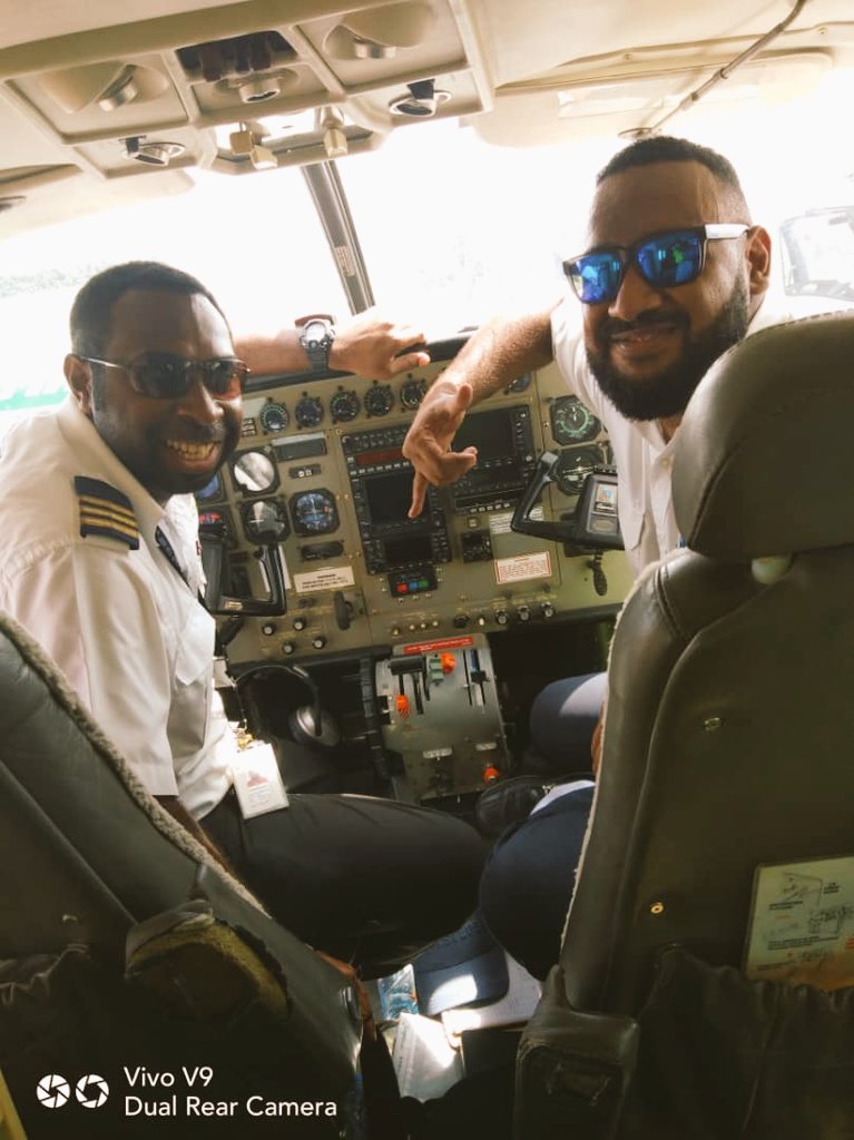rayfrani's tweet photo. This brother walked halfway across the tarmac to invade my work space 😂
#Tokua
#Tropicair #PNGAir #NelsonAviationCollege #C208 https://t.co/rbYXA6C8UQ