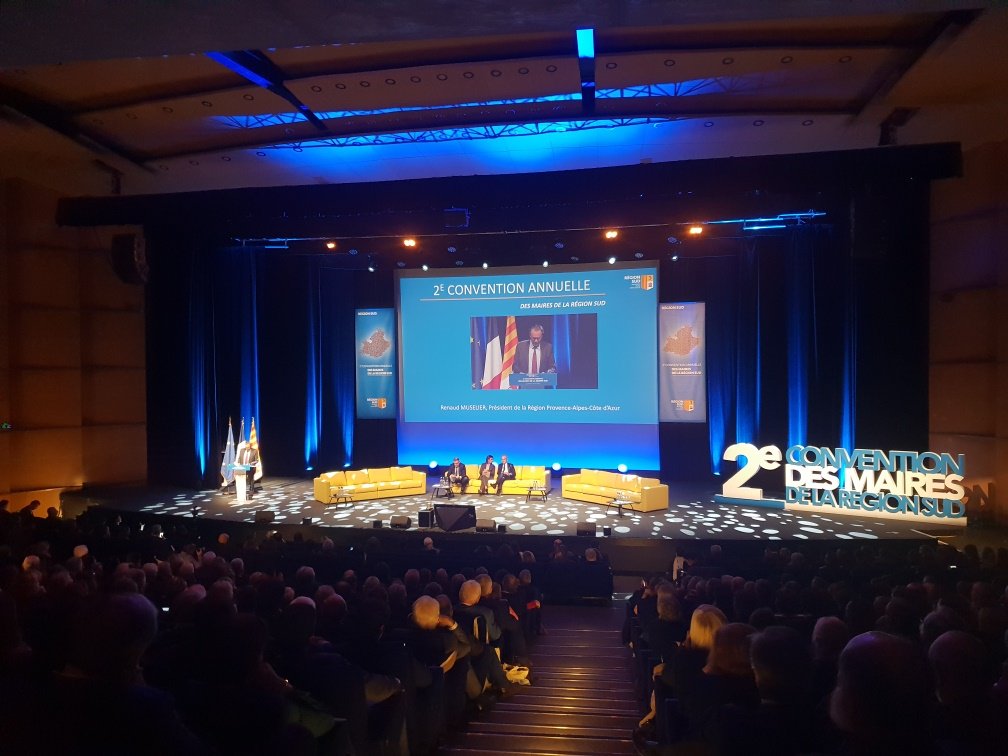 CeremaCom's tweet photo. ✅Le #Cerema est à la convention des #maires de la région sud PACA. Stand à l'espace #foncier #urbanisme pr échanger avec les maires autour de 3 projets : #URBANSIMUL, Revitalisation des #CentresBourgs, #EcoQuartiers
Présence de nos experts foncier et de la direction #Cerema Med https://t.co/WM8uR3RzPH
