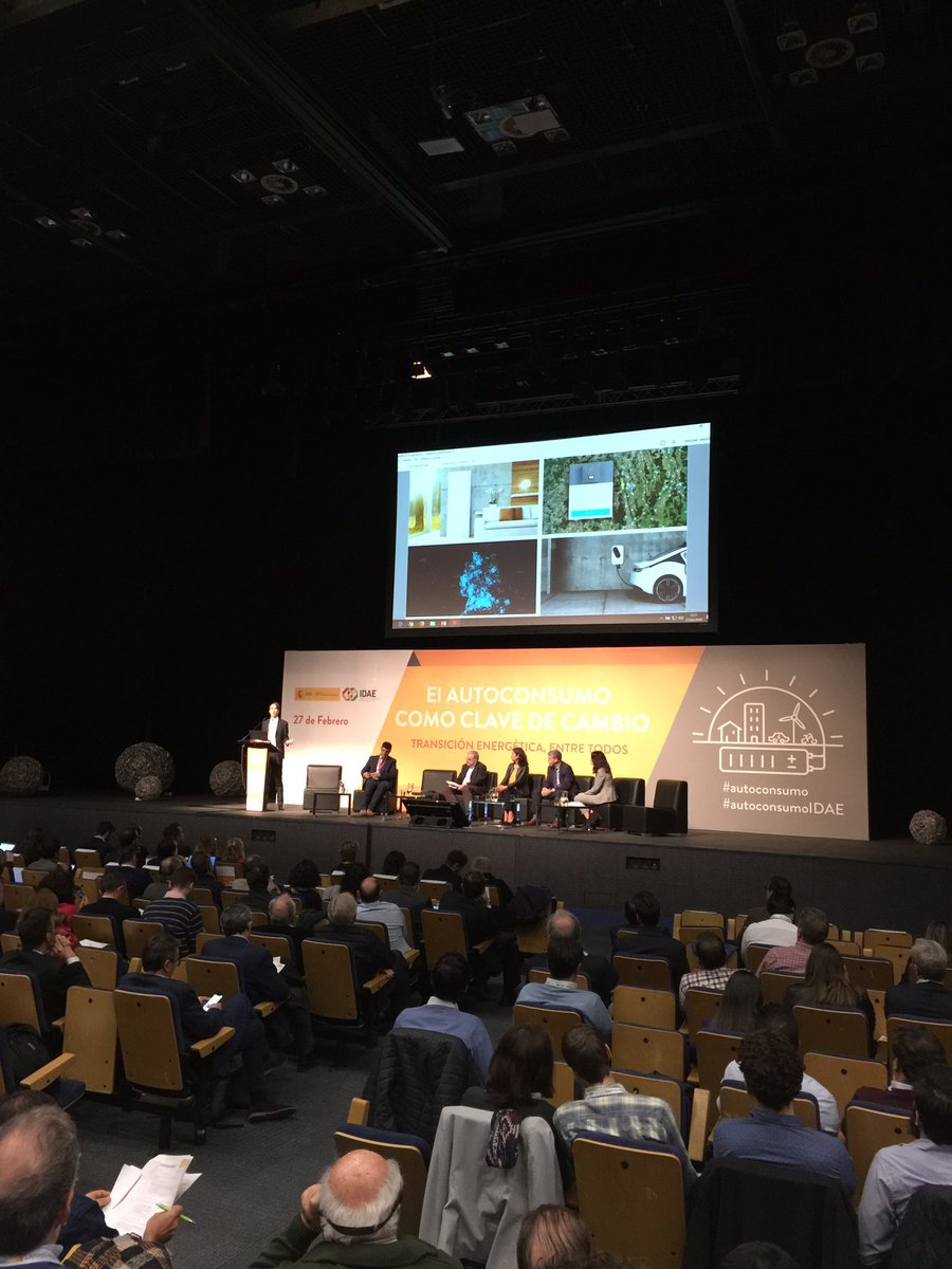 sonnen_es's tweet photo. “sonnen, GRACIAS POR ENSEÑARNOS LA VENTANA HACIA EL FUTURO”
Estas han sido las palabras de @ferrandovitales de @FRenovables en la fabulosa jornada de @IDAEenergia “Transición Energética, Entre Todos”. 
¡Orgullosos de ser sus partners en España!  @sonnenCommunity #AutoconsumoIDAE https://t.co/ifY9WYSbkn