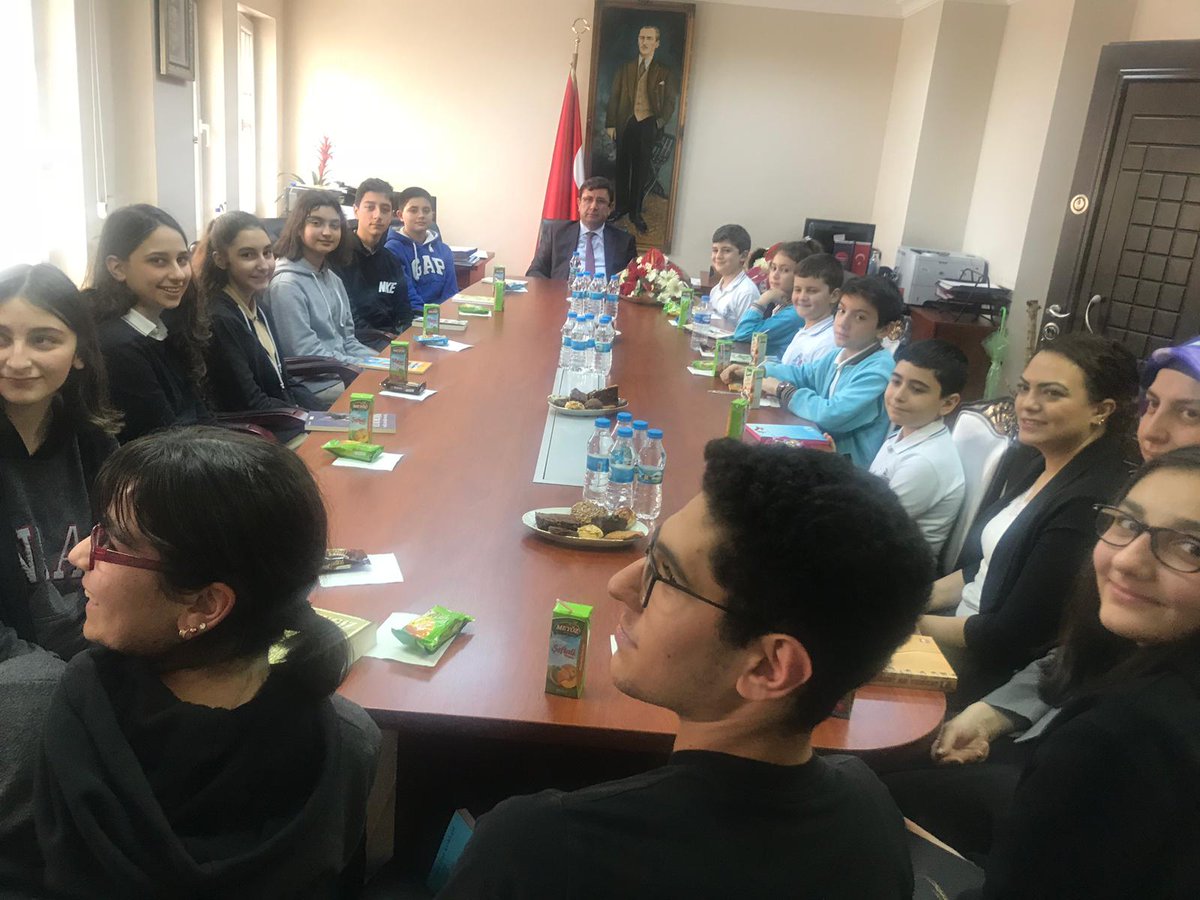 SisliABproje's tweet photo. İstanbul İl Millî Eğitim Müdürlüğü tarafından yürütülen Öğrenci Liderlerimiz Şehrimizin Öncüleriyle Buluşuyor Projesi kapsamında okul müdürleri ve öğrenci liderleri Şişli Kaymakamımız Ali Fuat TÜRKEL’i ziyaret etti. https://t.co/HVh9FKptIQ https://t.co/6Ejkh5w6iU