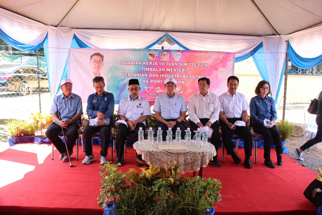 mukhsyen's tweet photo. YBrs En.Untong bin Keri turut mengiringi Timbalan Menteri Pertanian dan Industri Asas Tani sempena lawatan kerja ke Port Dickson untuk bertemu Penternak, Peladang, Petani dan Nelayan.
@LKIMNS 
@LKIMHQ 
#moa
#NelayanHeroKami https://t.co/isPJ1n6Lvz