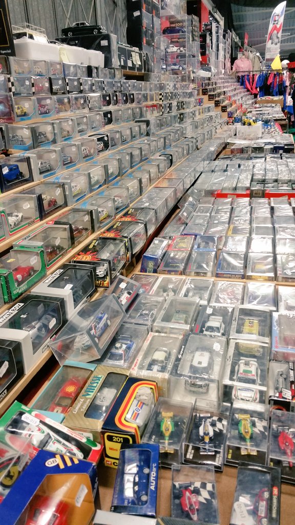 We love seeing #smallbusinesses that offer great products and deals! When did you last visit your #localtoystore ?

#raceretro2019 #modelshop #carmodels #smallmerchants #localbusinesses #familybusiness #customerservice #business #retailtherapy #retail #westmidlands