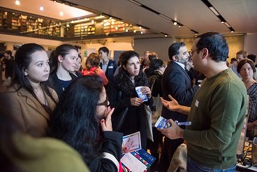 enspireoxford's tweet image. #TBT #StartedinOxford Our bronze medallist&apos;s @hellowallaroo showcasing their nutritious #fairtrade single fruit snacks packaged in #plasticfree  #homecompostablepacks