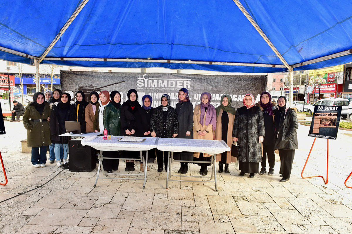 SeymaDgc's tweet photo. Samandıra Saat Kulesi'nde 28 Şubat Resim Sergisi'ni ziyaret ettik. Etkisi bin yıl sürdürülmek istenen karanlık darbe, tarihte kara bir leke olarak yerini almıştır. https://t.co/BPghL5zzof