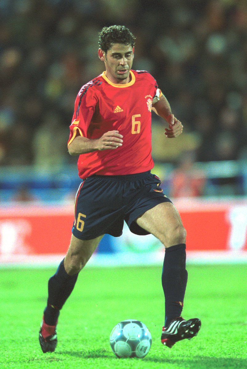 Selección Española de Fútbol no Twitter: "Fernando Hierro es el máximo goleador de nuestra @SeFutbol. En concreto, el malagueño anotó 29 goles con nuestra y es el quinto máximo anotador