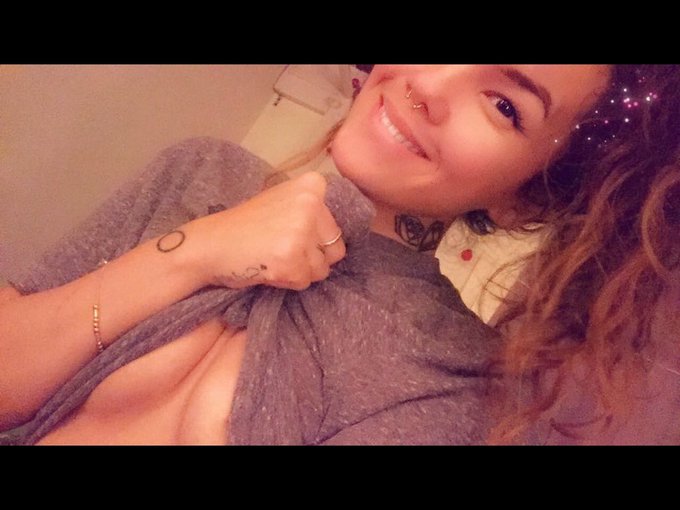I'm online right now on skyprivate (live skype show). my private profile: https://t.co/MYDXObeMYc Please<a href="/tag/camgirl"class="tags"><span>#camgirl</span></a>