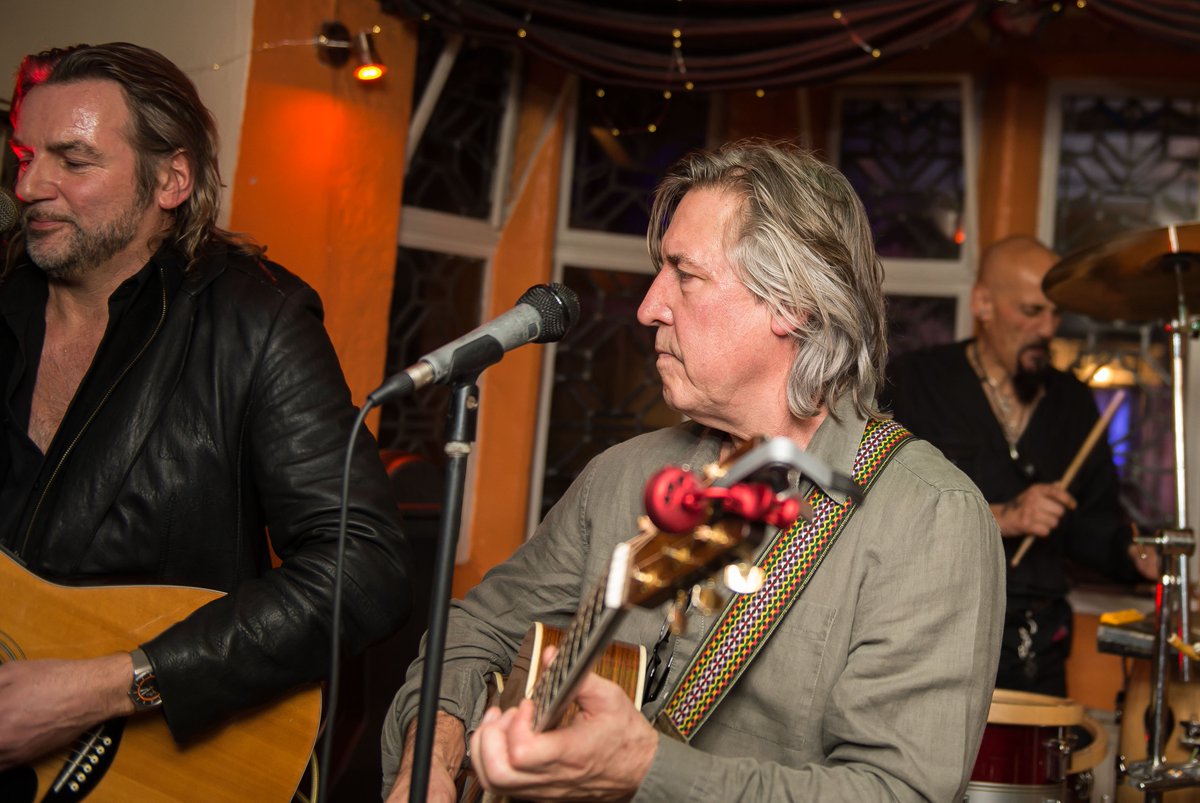 STONEAGEDdining's tweet photo. @HenleyWhiteSwan has #livemusic TONIGHT from @SynergyLiveBand and on Thursday 7th March it's pub band Shampoo.  Enjoy a steak first at https://t.co/0nBH9gWCcH
Free entry to bands and free parking  #liveband #steak #suahour #solihull
#brumhour #Alcester #Bromsgrove #Redditch https://t.co/cnjCutsNt9