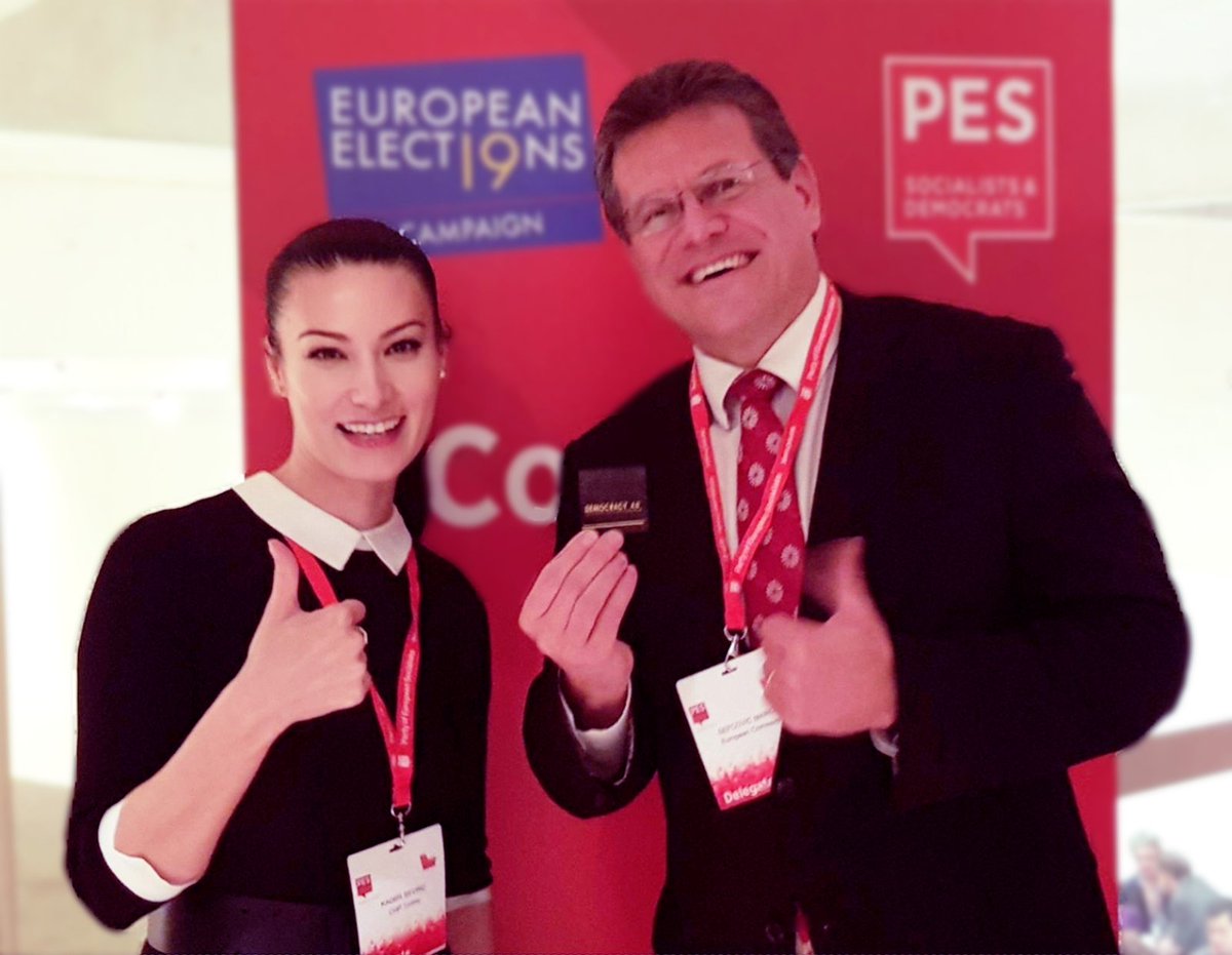 Citizen K discusses Democracy 4.0 with European Commission Vice-President <a href="/MarosSefcovic/">Maroš Šefčovič🇪🇺</a> .
Thanks for your support to our efforts to renew democratic and political institutions with the 21st century means and empower citizens by transformative tech.

democracy40.org

#AI