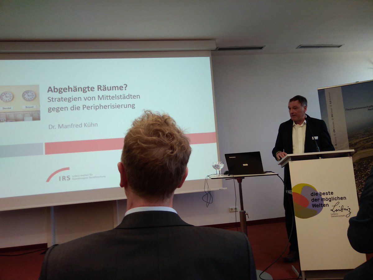 IRSErkner's tweet photo. Manfred Kühn vom IRS spricht über Strategien gegen #Peripherisierung und über die problematische Zuschreibung der "Abgehängten". #RWK2019 Dazu Beispiele aus #Pirmasens und #Stendal https://t.co/h8tJEBDCtQ