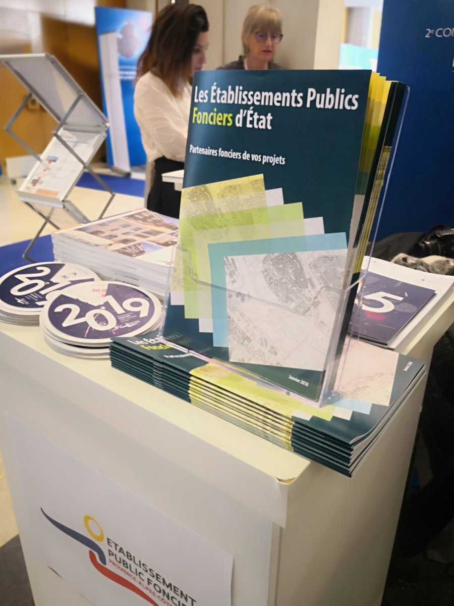 EPFPACA's tweet photo. Le Réseau National des EPF d'Etat présent sur le stand #fonciereturbanisme de la #conventiondesmaires de la Région Sud. Les EPF d'Etat : partenaires fonciers de vos projets @EPF_Occitanie @EPFNormandie @EPFNPDC @EPF_IDF https://t.co/hZr1tYMETr