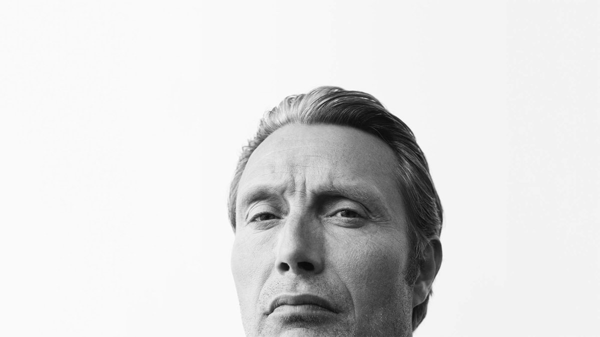 매즈 미켈슨 - MR PORTER(<a href="/MRPORTERLIVE/">MR PORTER</a>) 주간 The Journal 인터뷰 사진 2/2
#MadsMikkelsen #interview 
Photo by Bjorn Iooss 
mrporter.com/en-gb/journal/…