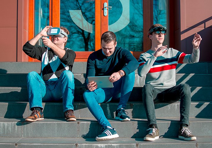 Wij hebben een aantal nieuwe gezichten mogen begroeten bij <a href="/Smart2IT/">Smart2IT</a> . Het team is versterkt met:
Paul 👉 Delivery specialist
Daniël 👉 sales en marketing stage
Bruce 👉 3D environment design stage
Wil je ook werken bij Smart2IT? smart2it.nl/vacatures/