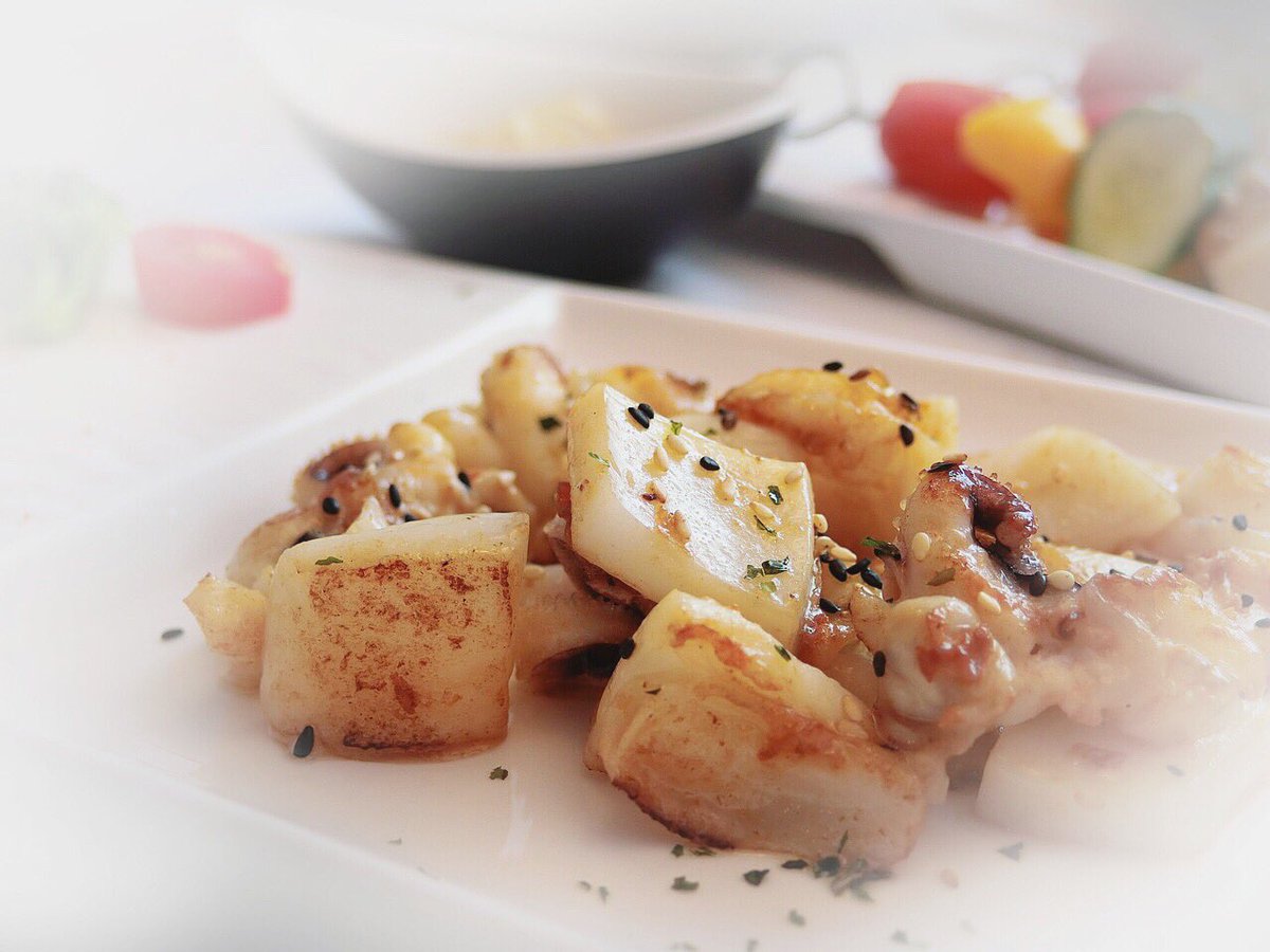 ¿Has probado ya nuestra especialidad marina? Una receta única y especial... “Sepia a la gallega” 🌊🦑
Puesto: 📍Pulpo y Sepia
Horario: ⏰ J-D 12.00-16.00h y de 16.00 a 20.00h
#sepia #especialidad #recetas #caseras #pulpoysepia #mercado #gastronomia #restaurante #valladolid