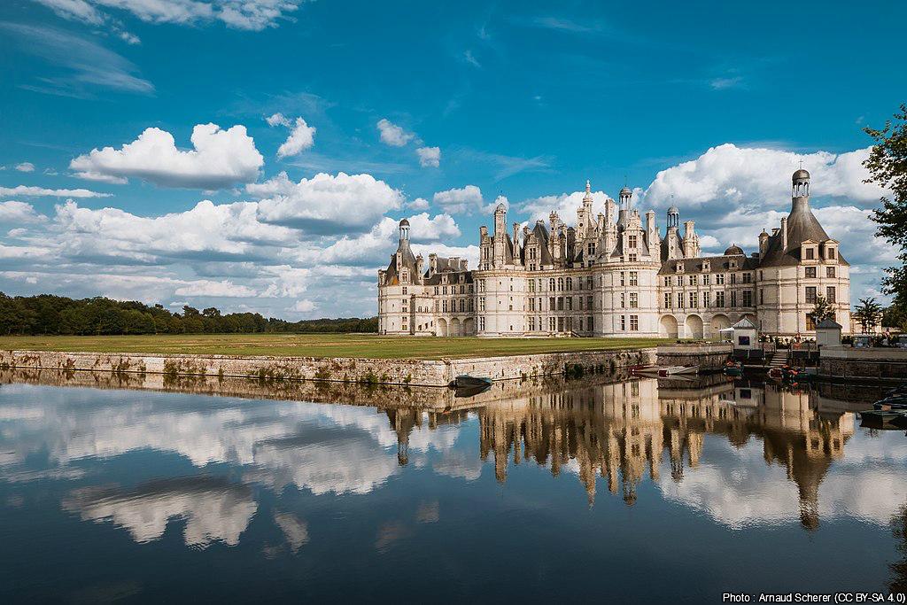 🎂 This year, the Château de #Chambord celebrates its 500th birthday! 
Its construction, which was commissioned by François I, began September 1519 and was completed in 1547. Learn more➡ chambord.org/en 
#500ansChambord
