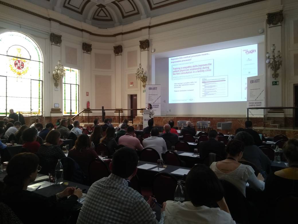 #EBARTCampus después del coffee break, arrancamos con la calidad en reproducción asistida: tecnología o factor humano? Es bueno que se mida, monitorice y evalúe nuestras practicas para mejorar la calidad de los tratamientos médicos día tras día. <a href="/ameliararanda/">Amelia Rodriguez Aranda</a> <a href="/eugin_es/">Eugin</a>