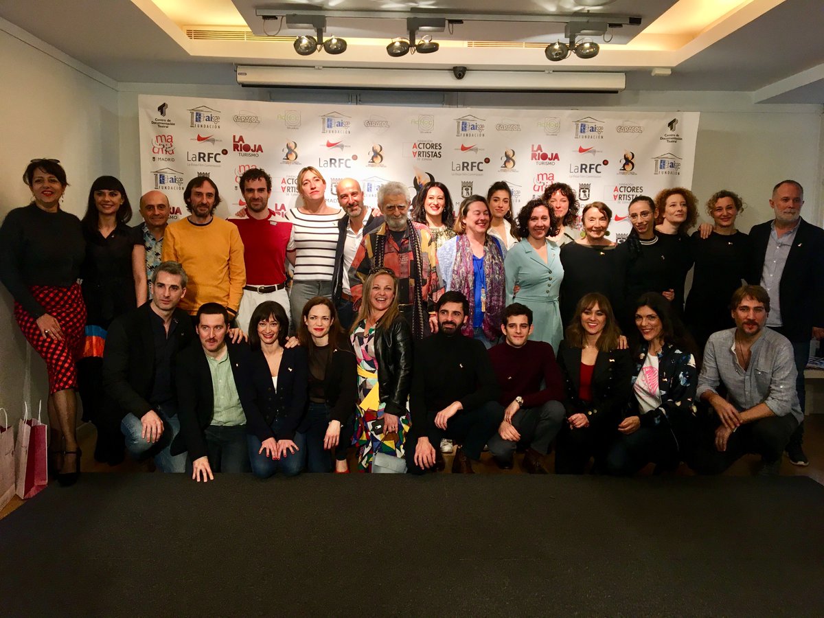 📸Ya tenemos la esperada foto oficial de algunos de los nominados y nominados así como los premios especiales de los #28PremiosUA😊👇