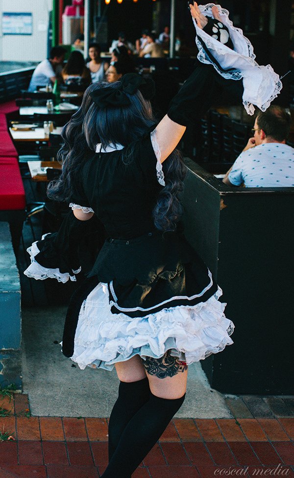 vitarnii's tweet photo. I LOVE this photo by Coscat Media. She makes my Neko Maid look so cute. #cosplay #nekomaid #anime https://t.co/oW0LjbgXir