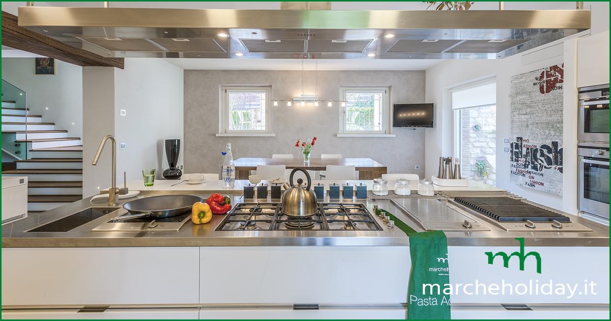 marcheholiday's tweet photo. Whether you like cooking or you simply enjoy good food, whether you appreciate beauty or you are simply looking for comfort, this kitchen will definitely become one of your favourite spots at #villadellamore.
P.S. Try the built-in wok and steam cooker! https://t.co/bAM3yGBqbC https://t.co/mMPtAN6glh
