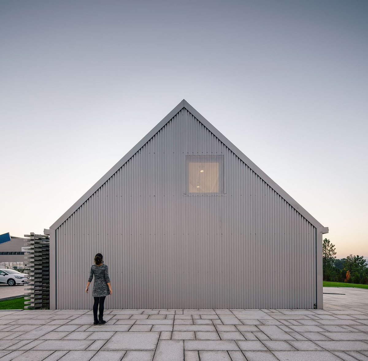 Jung_Iberica's tweet image. Con vidrio, policarbonato, granito y metal... OLA Estudio diseña las espectaculares oficinas de DFG Pavestone en Monçao #Portugal arquitecturaviva.com/es/Info/News/D… Vía @arquitect_viva #WeLoveArchitecture #WeLoveDesign