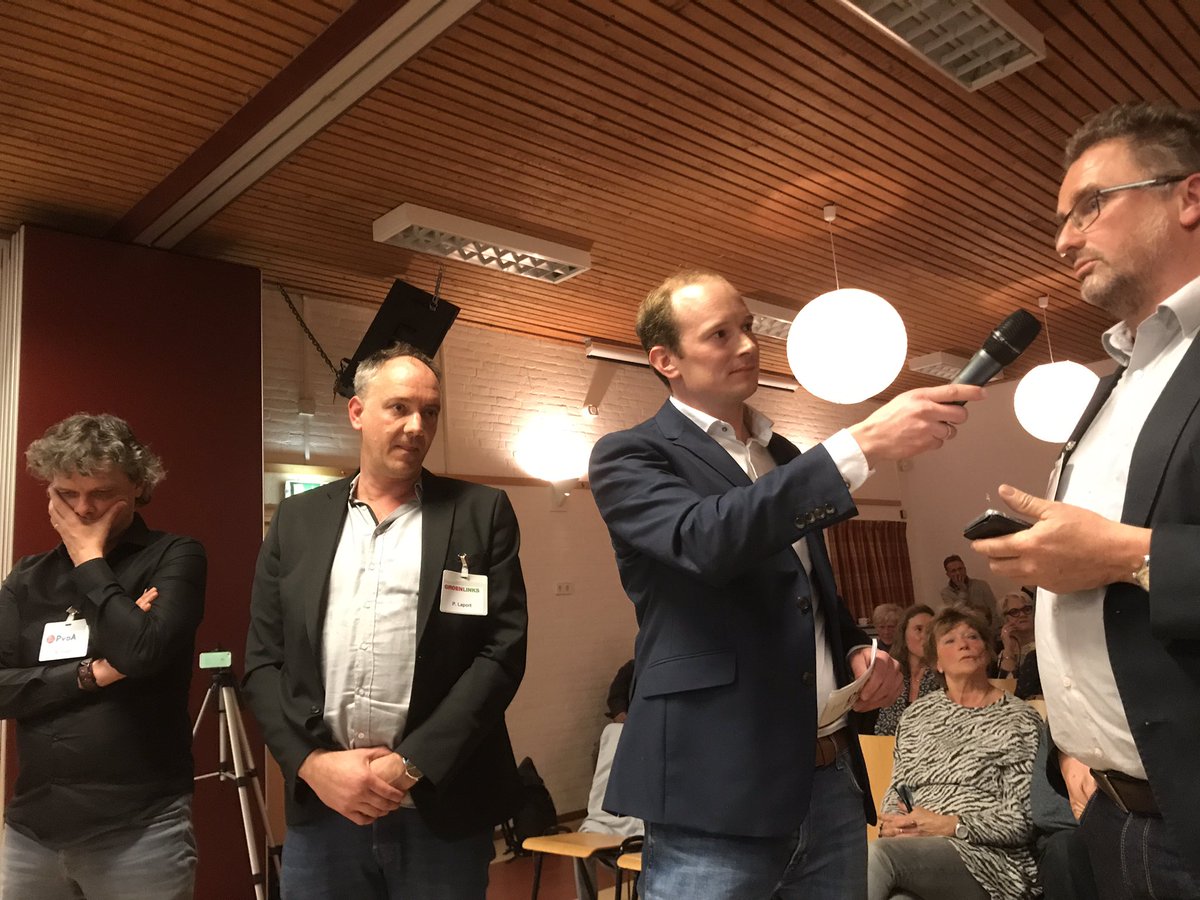 mkat_twitt's tweet photo. Boze burgers, aangepaste stellingen, besluiten die al genomen zijn en licht ontredderden raadsleden eindigde toch nog gezellig gister bij Lagerhuisdebat @GemZaanstad in Krommenie. Morgenochtend terug te zien op https://t.co/hZfTpE3s8B #PS219 https://t.co/dVapQc2aB7