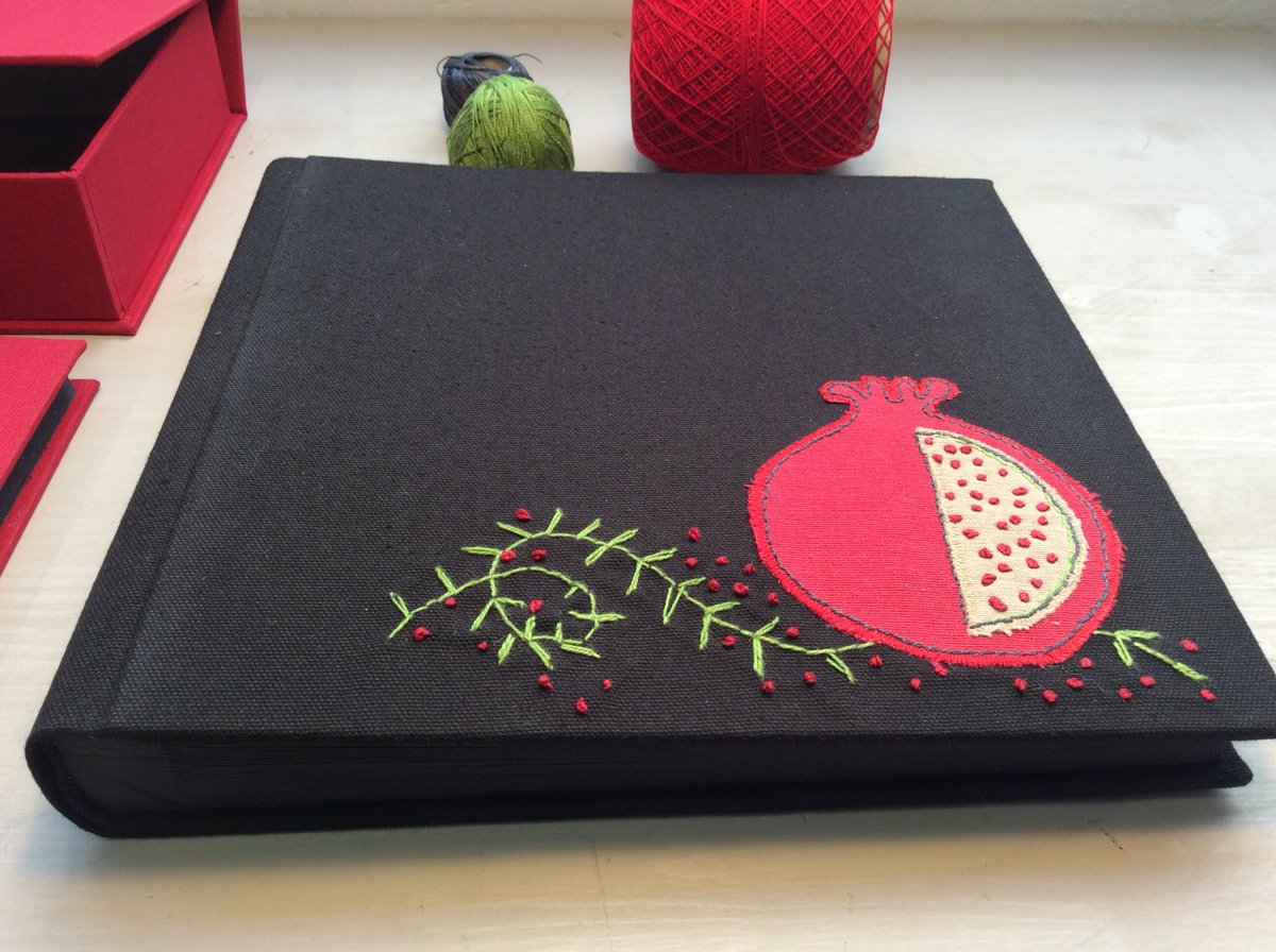 secondfloorwork's tweet photo. Κόκκινο του Πάθους και του Έρωτα. #bookbinding #binderylivadiotis #handmadebooks μαζί με @bibliodeteio https://t.co/1D1VC6BE0H