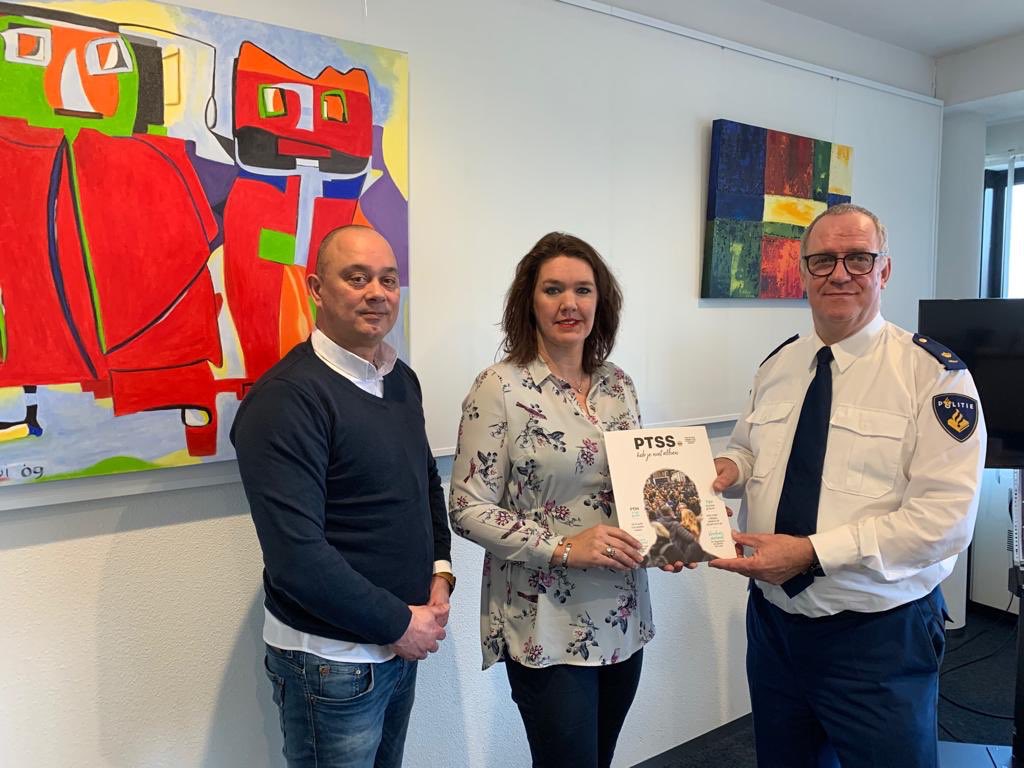 Vandaag magazine uitgereikt aan eenheidsleiding Limburg.  Ook hier betrokkenheid en motivatie om inhoud vooral te delen!  #ptss #politie #magazine
