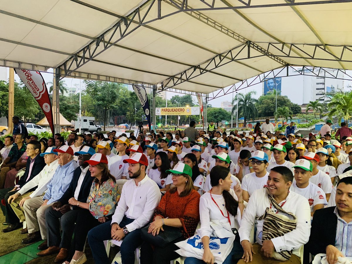 TICAlcaldiaCali's tweet image. Con Becados para el Progreso, 80 jóvenes harán realidad su sueño de estudiar en la universidad #EducaciónParaElProgreso.