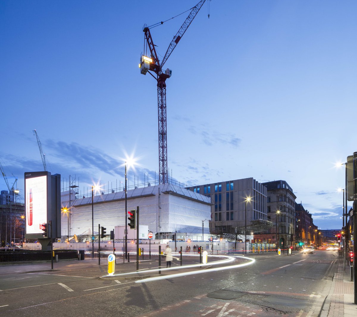 This time last year I was struggling to get photographs for projects...😎 📷  manchester magic hour👌