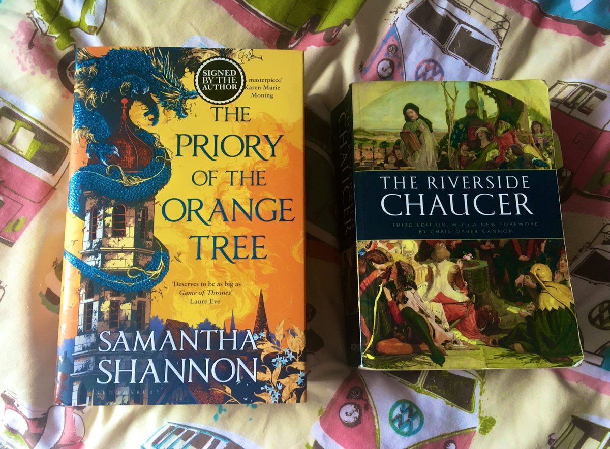 CoxonCaitlin's tweet photo. Cannot wait for the chance to begin #ThePrioryoftheOrangeTree but wow is it hefty π―πͺπΌ #comparisonshot https://t.co/N2yK5lKLSa