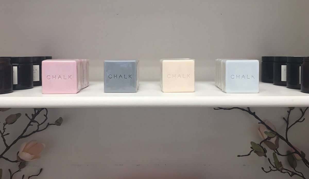 Our beautiful new window feat. new addition, Chalk, to our list of gorgeous Fezzi must haves! Just in time for Mother’s Day, we are certain you will find something perfect from this new lifestyle brand #chalk #Mothersday2019 #softpalette #loungwear #sleepwear #kimono #tote