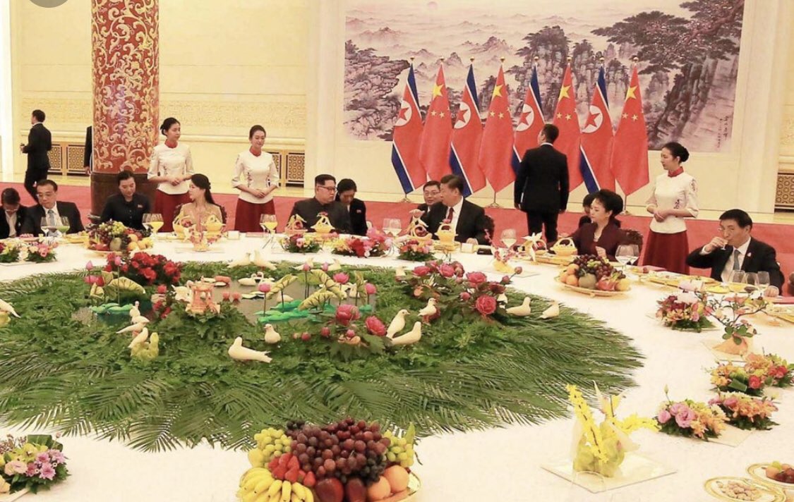 xiaochu777's tweet photo. 一个细节反应谈判难度。
奢靡浮华的统治生活和民主自由的为民请命，道不同，不相为谋！
北京见，茅台继续，哪管百姓生死！ https://t.co/o6R575UdKU