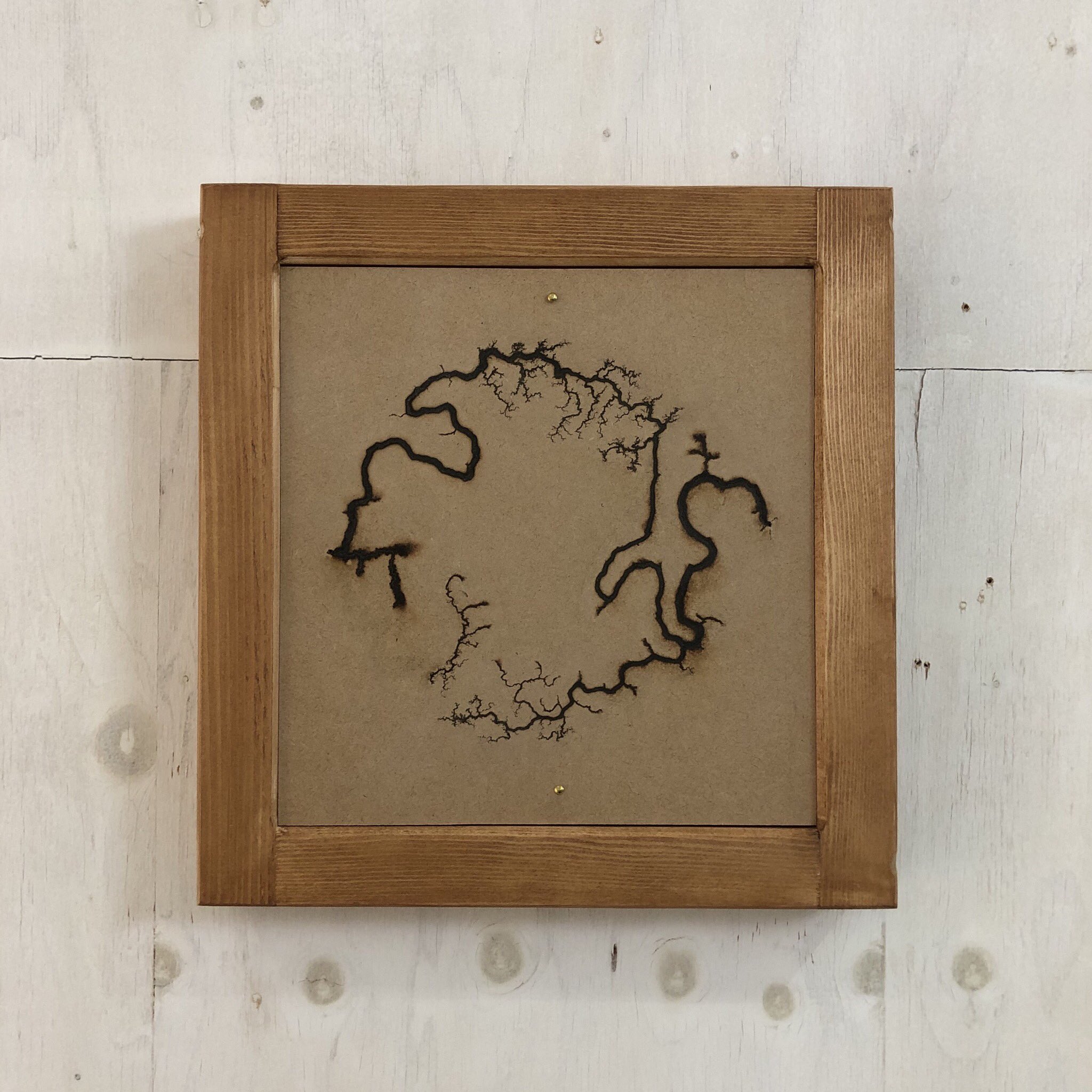 はむぞう On Twitter 松下徹さんの個展 Cutter を西麻布のsnow Contemporaryで見た 振り子の軌道で描いた曲線や高電圧電流が残した焼け跡によるシステマチックペインティング Side Core の中心作家 東京藝術大学大学院先端芸術表現専攻出身のアーティスト 3 2