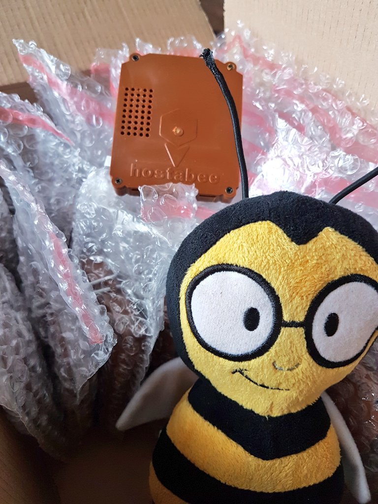 hostabee's tweet photo. La saison #apicole a déjà commencé et la production&amp;livraison des bkeep bat son plein
#beekeeping season started and production&amp;delivery are at their best #smarthive #bees
 #rucheconnectee #startup #iot @LaFrenchTech  @LaFrenchFab https://t.co/cUFdn7QDzp