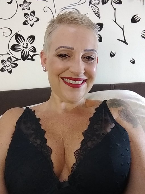 Good morning #bombshelll #camgirl #milf https://t.co/KrtE62aYak<a href="/tag/bombshelll"class="tags">#bombshelll</a><a href="/tag/camgirl"class="tags">#camgirl</a><a href="/tag/milf"class="tags">#milf</a>
