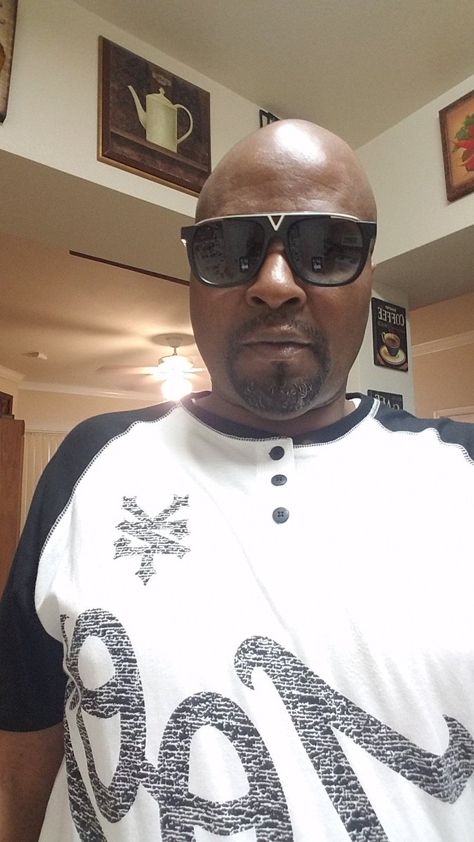 dgoodwinira's tweet photo. #ErrandTime #DayOff #BigChillin💪😎💯 https://t.co/Hb09McEIvM