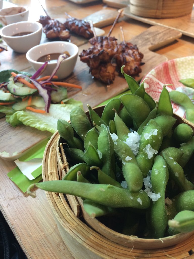 SimoneBraeu's tweet photo. @lonelyplanet A1: Edamame 💚
My favorite asian vegetable in Shanghai. 
#Ipchat https://t.co/PwD6vaJbFh