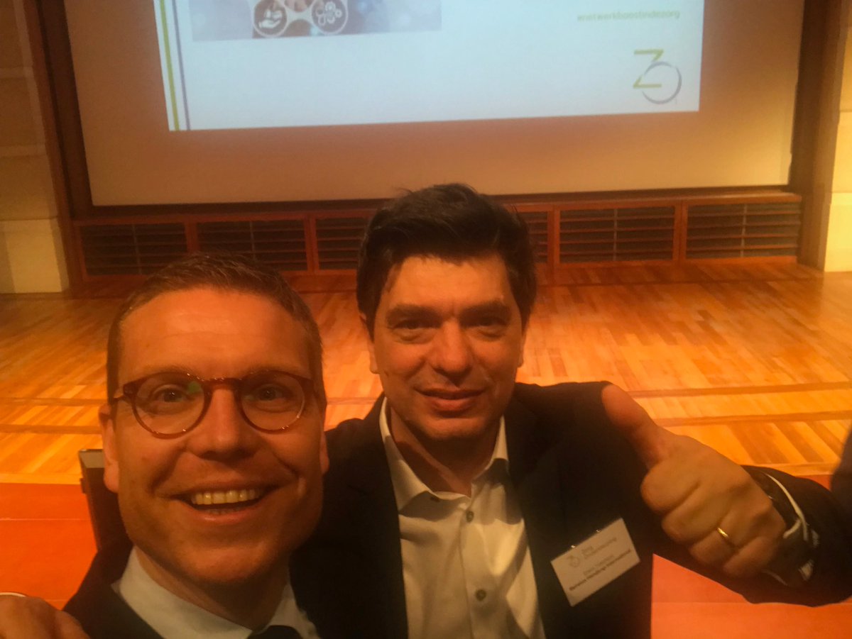 VandijckD's tweet image. Blij deze fijne man ⁦@ErwinTelemans⁩ te mogen leren kennen. We hebben gemeenschappelijke eigenschappen #passie #goesting en een niet te stillen honger naar verbetering van kwaliteit van grzondheidszorg.