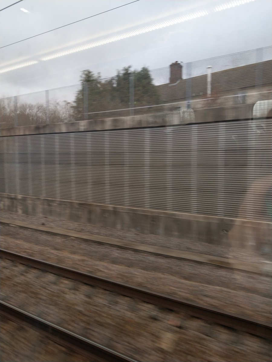 sonne_ac's tweet photo. England! Im Zug! #ES9121 #choochoo https://t.co/sIBSSMr9g2