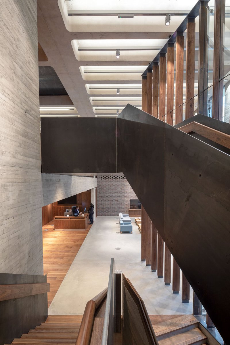 A few photos of the recently completed @RCPath @BennettsAssocs . @PeterCookPhoto You have captured the spaces beautifully 👍👍   #architecturephotography #knowledgebuilding #london #architecture #aldgate. More photos here.. bit.ly/2H7NdbS